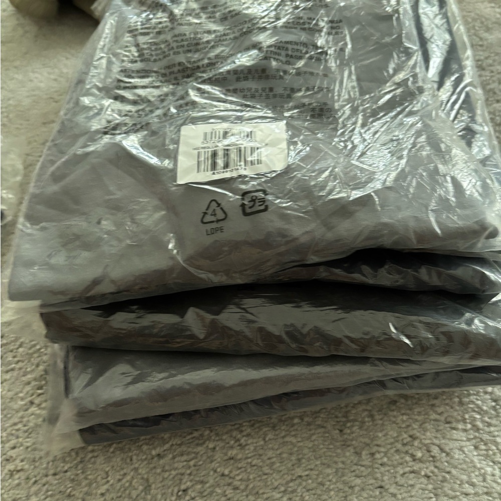 Yeezy gap plain t shirt (navy, black, dark grey, light grey) 7 piece set